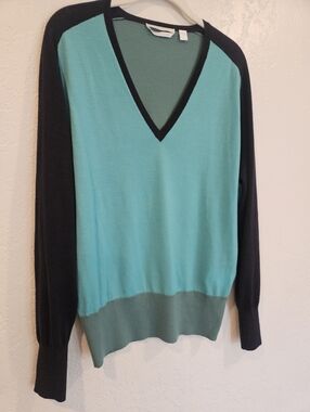 Hugo Boss Fysa Colorblock Sweater V Neck 100% Superfine Merino Wool Size Medium.